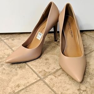 NWT nude Christian Siriano size 9 heel